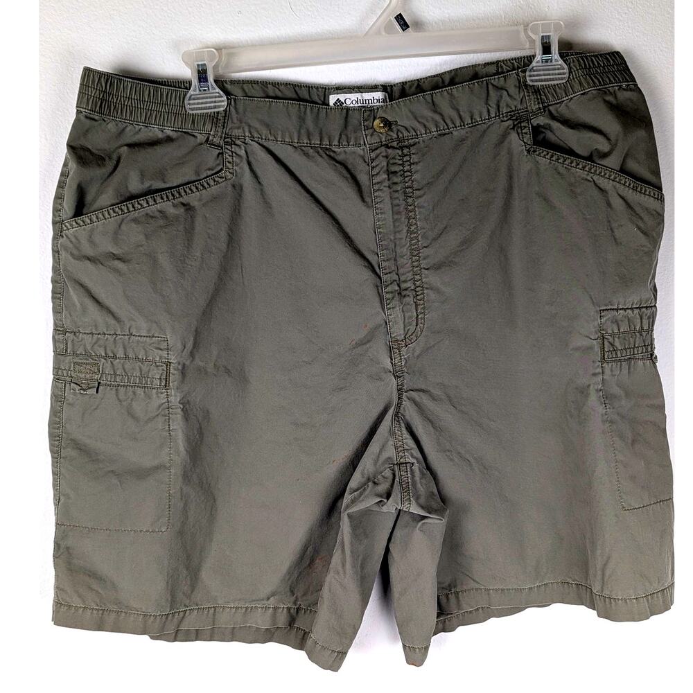 Columbia wmns cargo shorts sz 20 waist 41st"Ins 8.5"Hips 52" leg wid 31"Stained